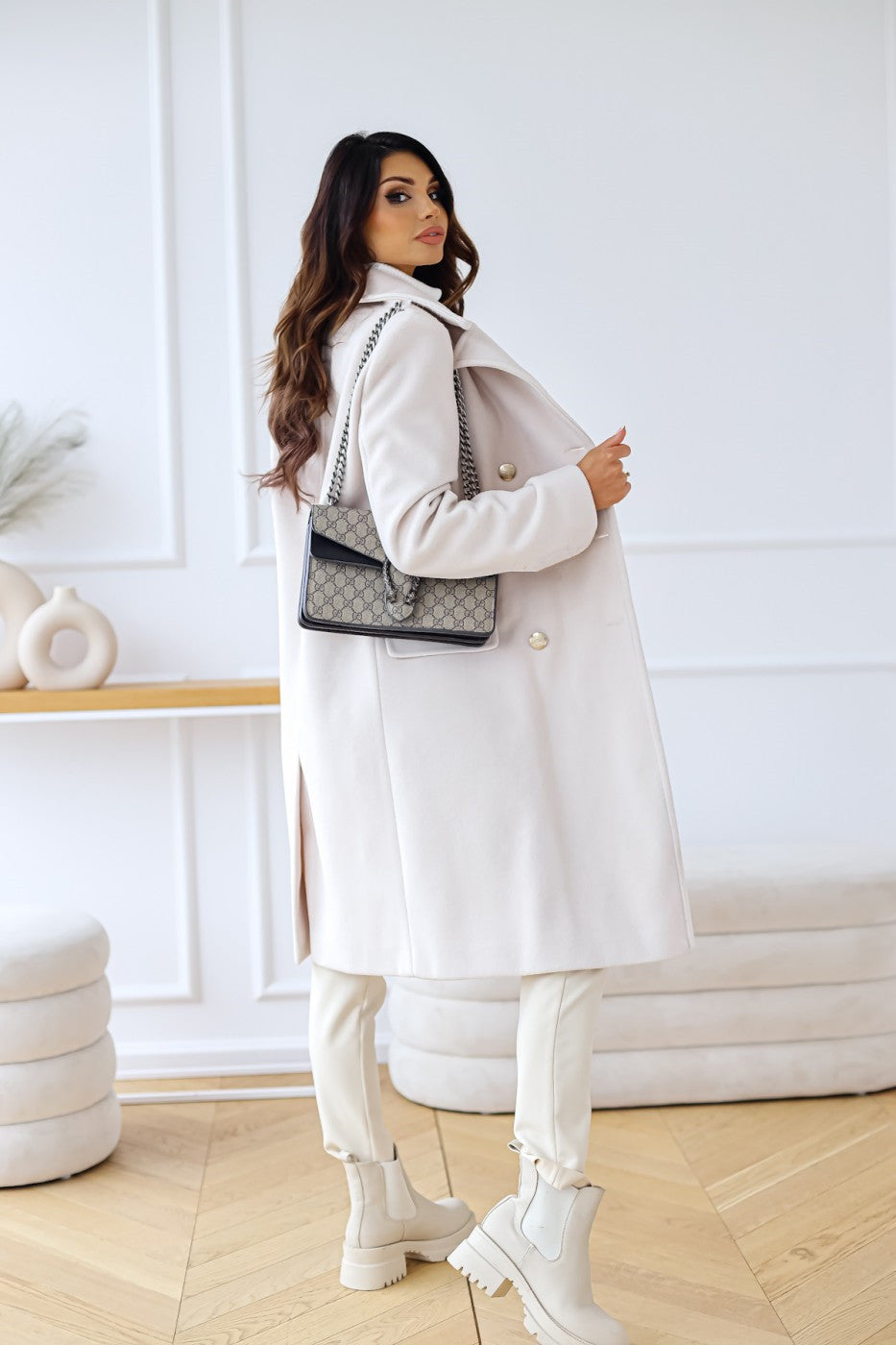 Manteau femme long à boutons coupe élégante en maille mélangée usage urbain