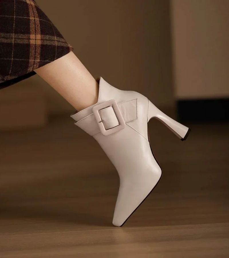 CLAIRE LYON | BOTTINES À TALON ET BOUCLE POUR FEMMES