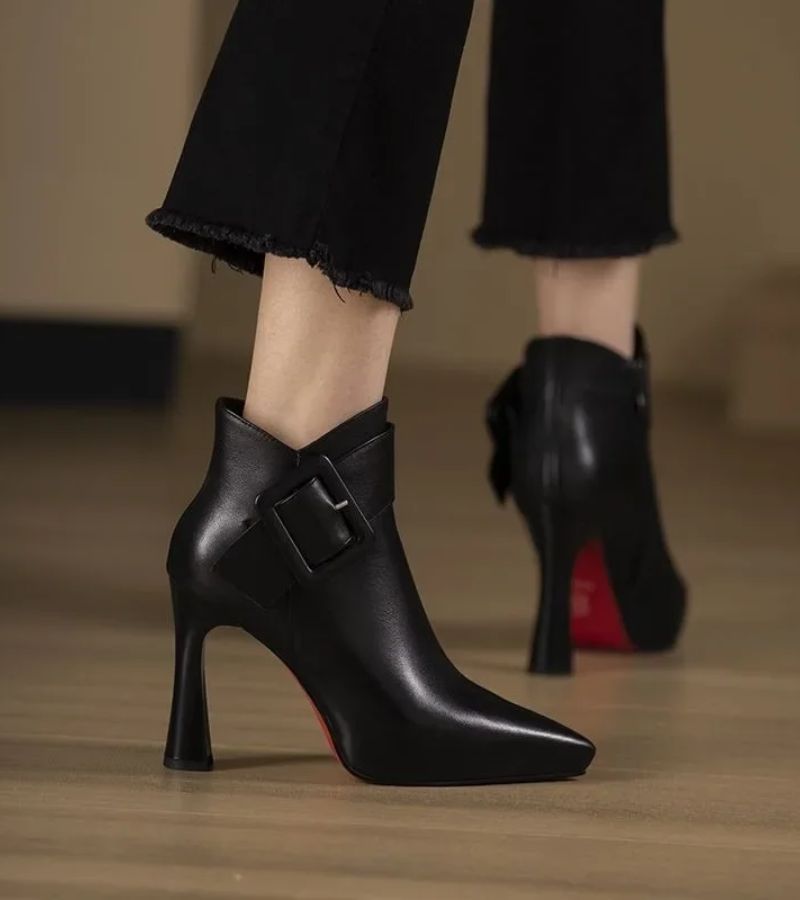CLAIRE LYON | BOTTINES À TALON ET BOUCLE POUR FEMMES