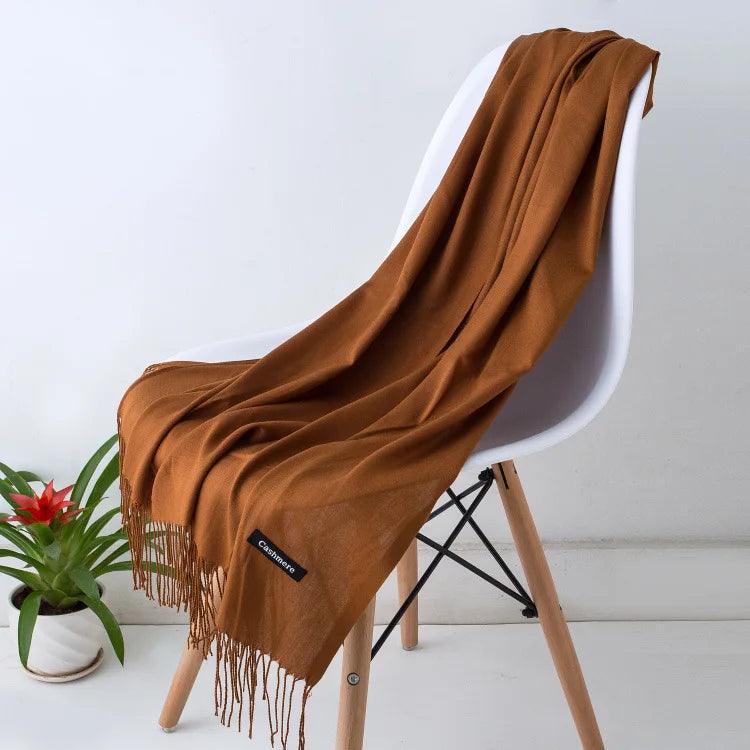 Écharpe femme élégante avec franges – légère, douce et chic