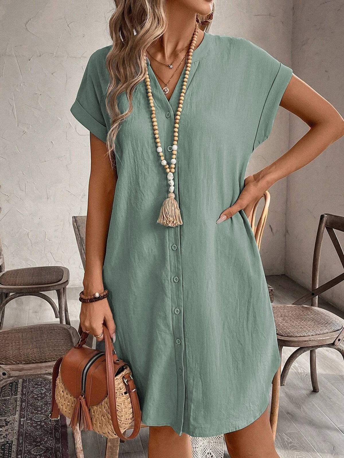 CLAIRE LYON | ROBE CHEMISE À COL EN V POUR FEMMES