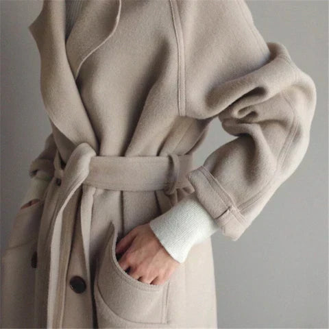 Manteau femme long ceinturé coupe ajustée en maille mélangée pour hiver élégant
