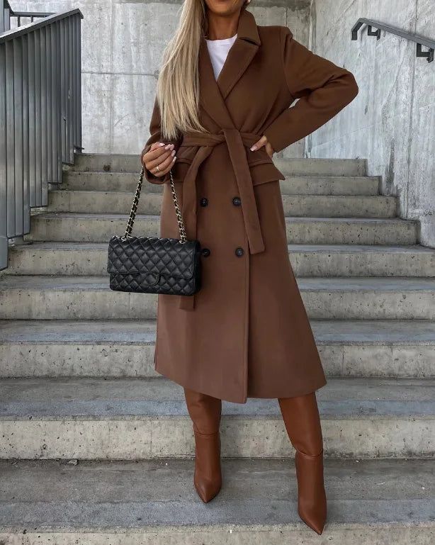 Manteau femme long ceinturé coupe ajustée maille mélangée usage quotidien