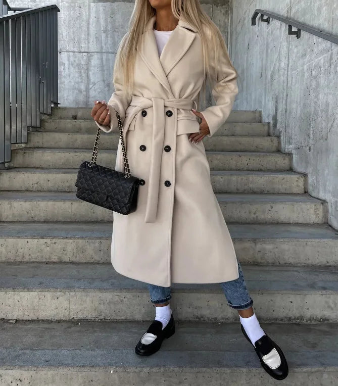 Manteau femme long ceinturé coupe ajustée maille mélangée usage quotidien